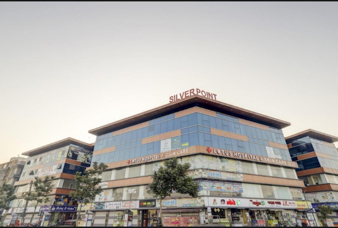 Hotel Nexus 苏拉特 外观 照片
